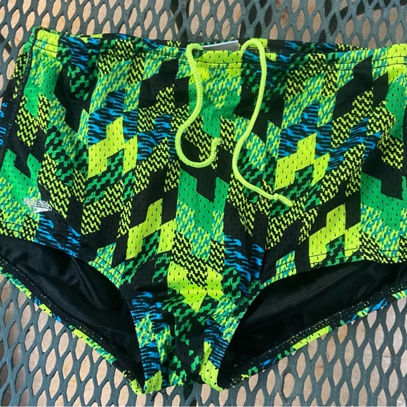 Vintage men’s Speedo Black and Green Swimwear 26” - Picture 1 of 6